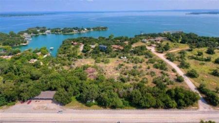 111 Lake DR