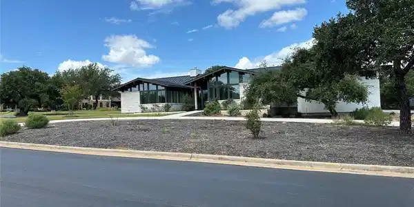 2302 Golflinks CT
