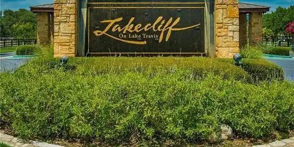 2711 Cliff PT