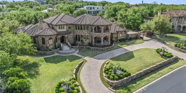 210 Costa Bella DR