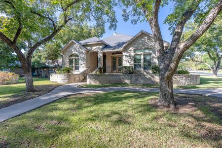 332 San Saba ST