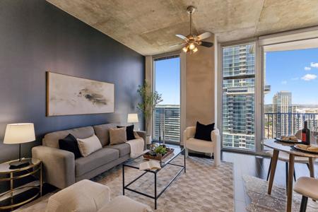 360 Nueces ST