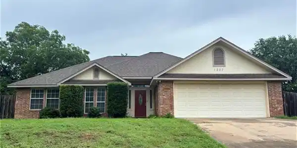1207 Cedar DR