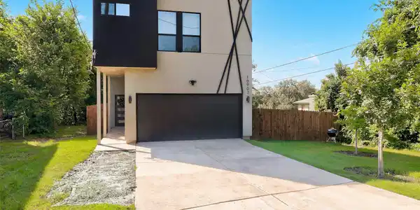 10903 Elm ST