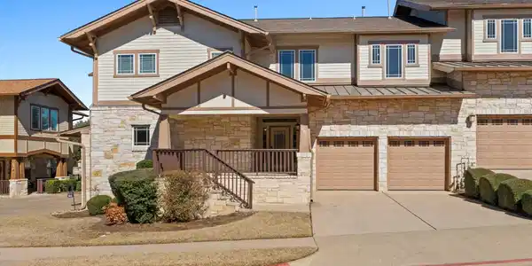 2930 Grand Oaks LOOP