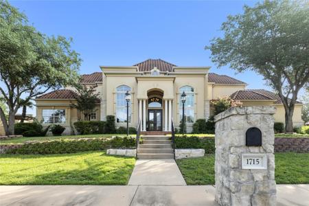 1715 Palisades Pointe LN