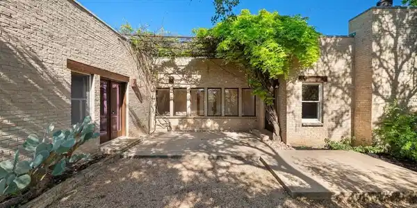 5501 Longhorn LNDG