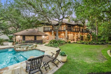2704 Berenson LN