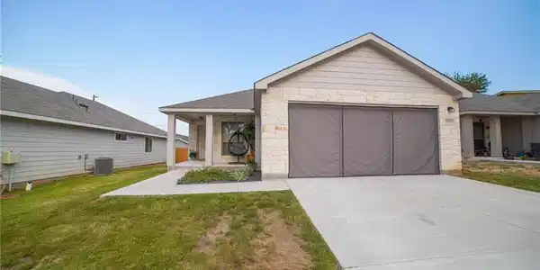 735 Dogwood LN