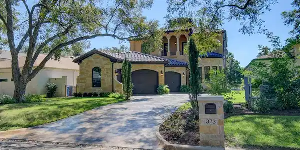 373 Meadowlakes DR