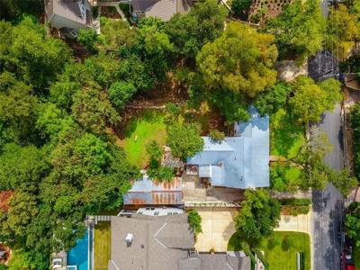 1403 Meriden LN