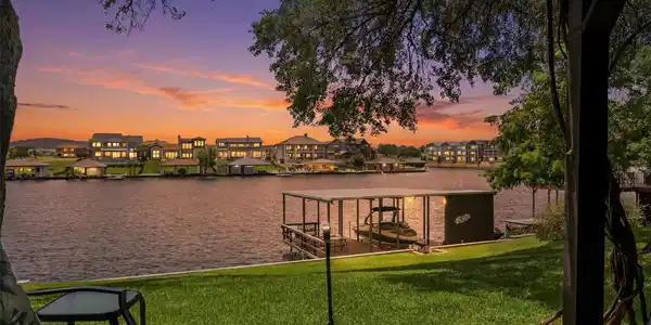 141 Perry LN
