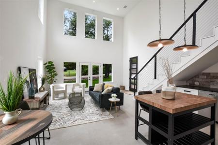 10901 W Lakeview DR