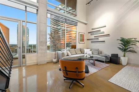 800 W 5th ST