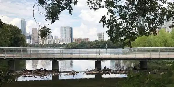 500 E Riverside DR