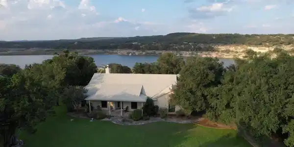 24735 Travis Lakeside CV