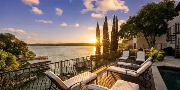 107 Edgewater CV