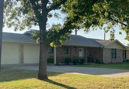 121 E Mountain View DR