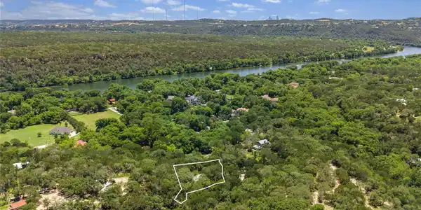 2316 River Hills RD