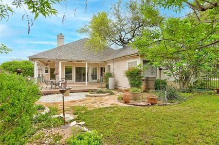 928 LAKEWAY DR