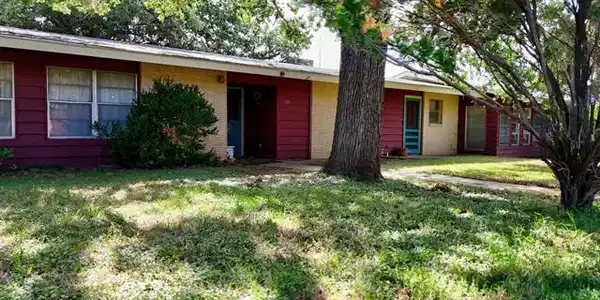 110 W Lakecrest DR