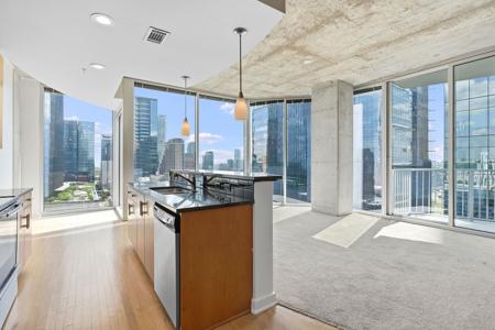 360 Nueces ST