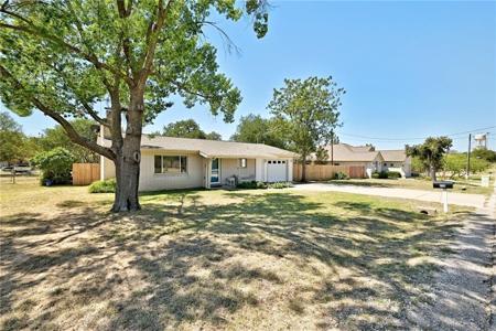 210 E Bluebriar DR