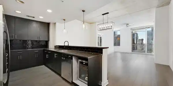 360 Nueces ST