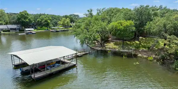 110 Island Lodges LN