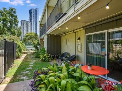 500 E Riverside DR