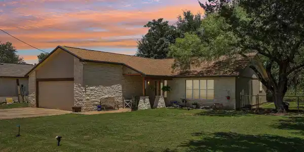 611 Magnolia LN