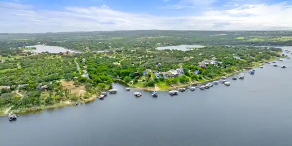 1201 Lake Shore DR