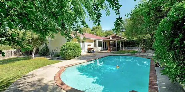 22013 Briarcliff DR