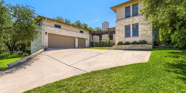 220 Clubhouse DR