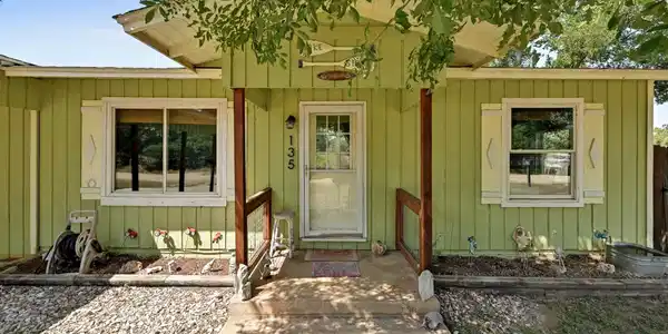 135 E Hickory DR