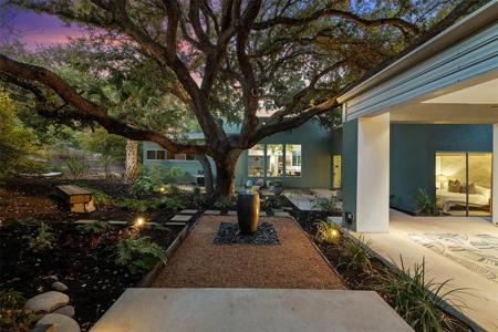 2700 De Soto DR