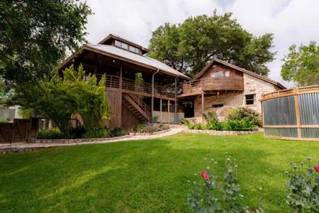 2702 De Soto DR