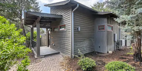 2113 Barbaro WAY