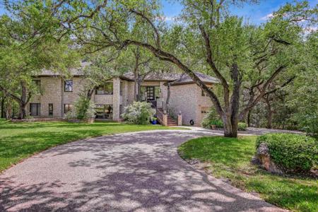 3901 Prentice LN