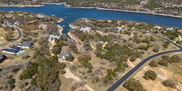 2922 Travis Lakeside DR