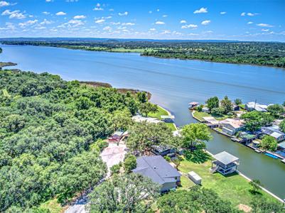 702 Liveoak RD