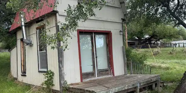 302 County Rd 145