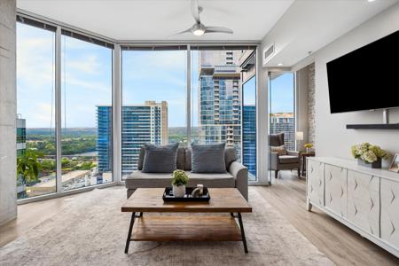 360 Nueces ST