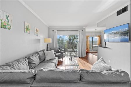 6000 Shepherd Mountain CV