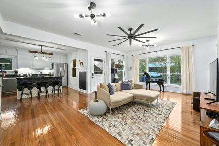 525 Barton BLVD
