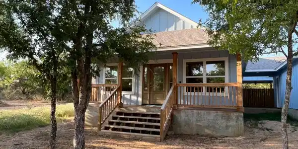 111 E Hickory DR