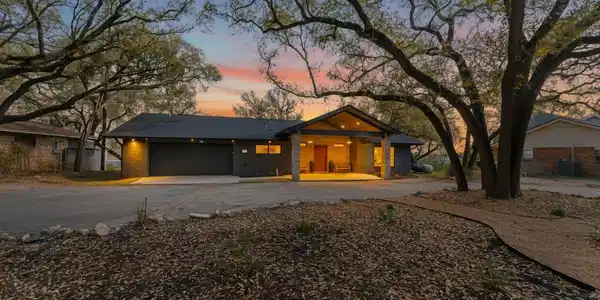 503 Arrowhead Point RD