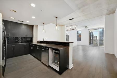 360 Nueces ST