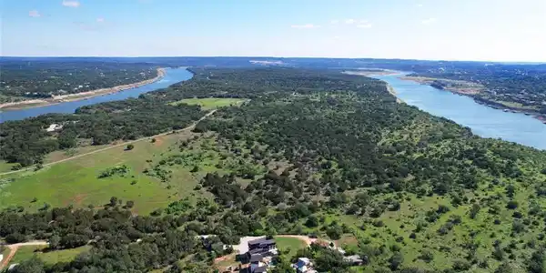 1907 N Pace Bend RD