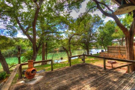 6836 River RD